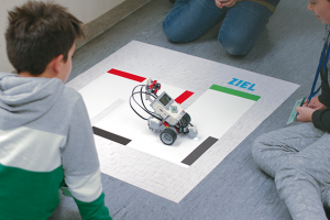 Der Lego Mindstorm-Roboter ist auf der Zielgeraden