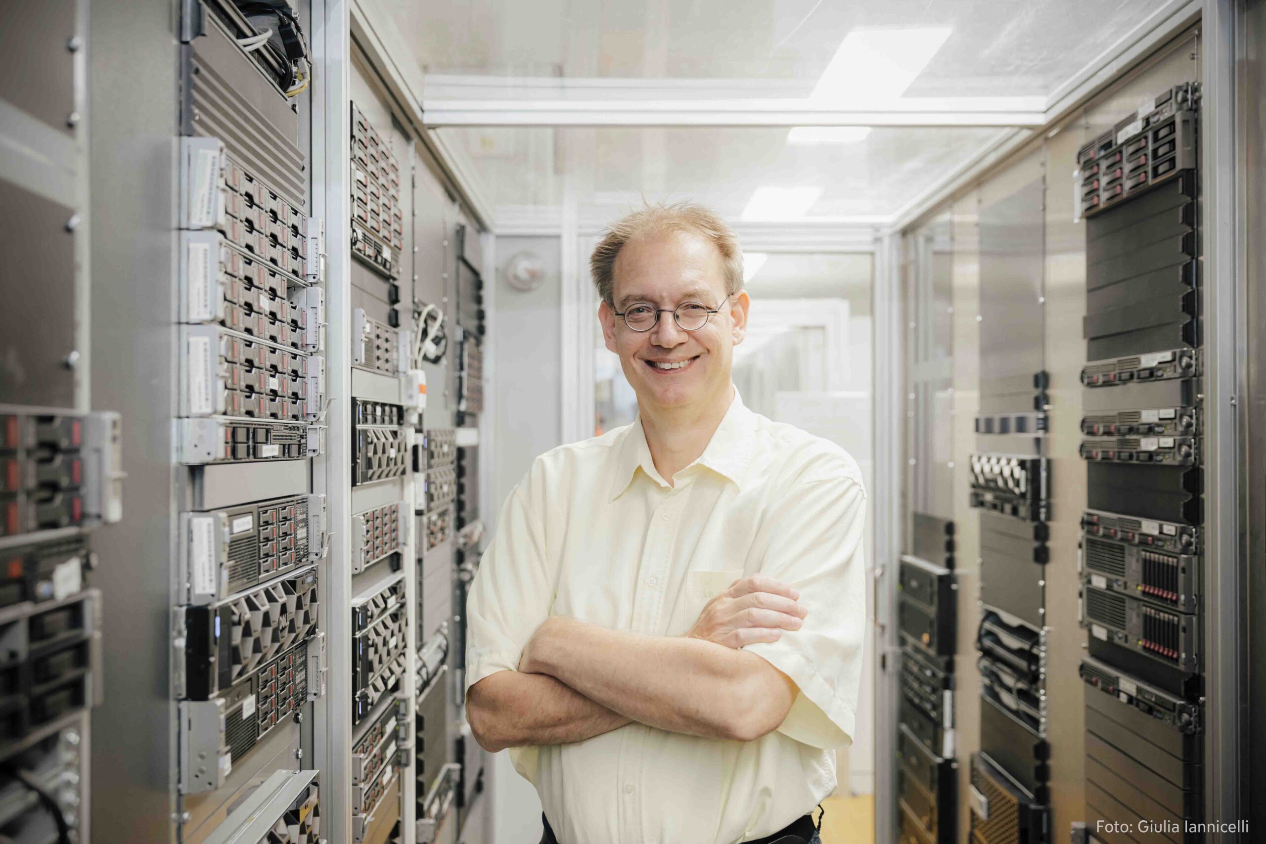 Wolfgang Wiese im Serverraum. Foto: Giulia Iannicelli