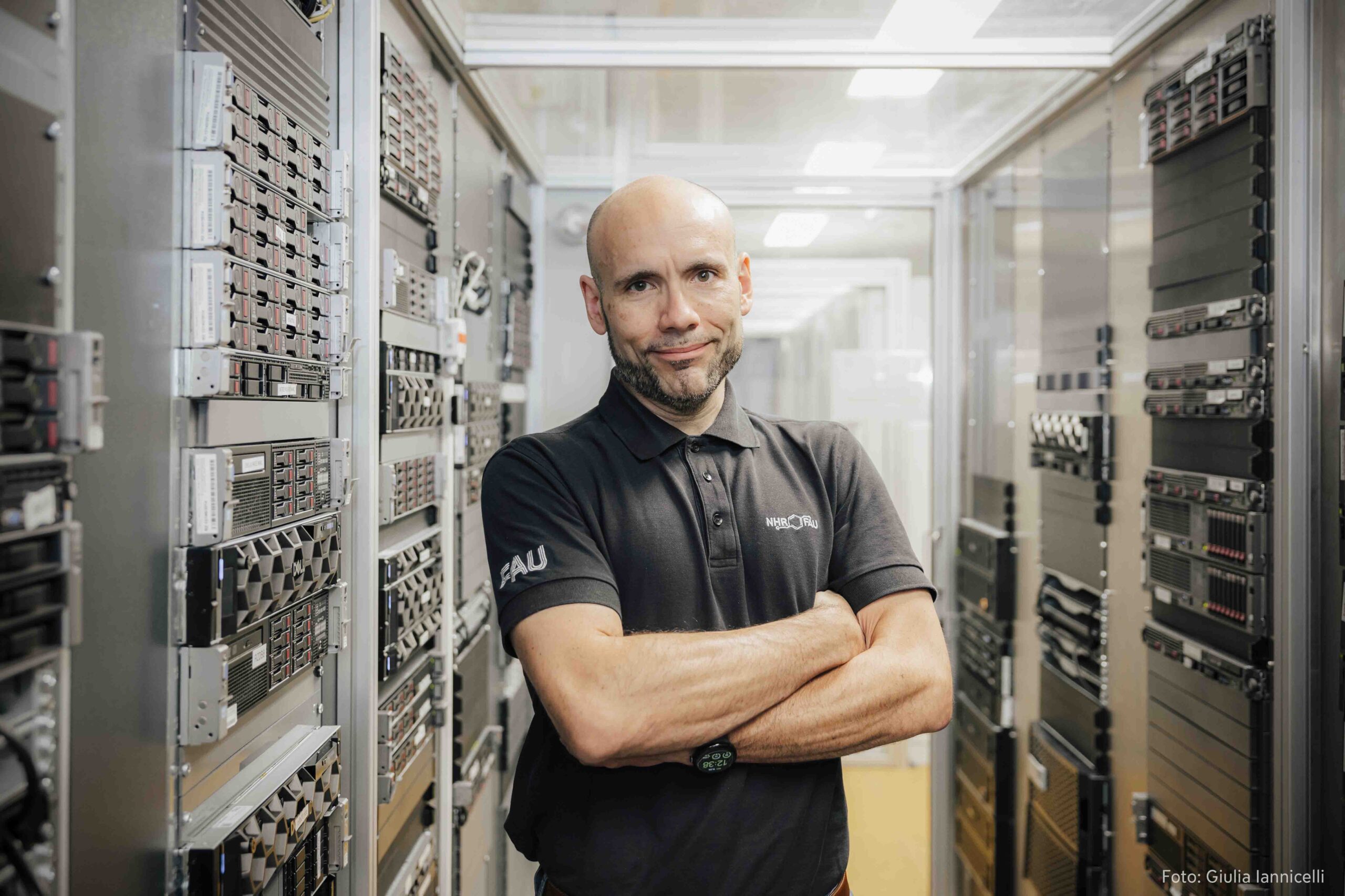 Helmut Wünsch im Serverraum. Foto: Giulia Iannicelli